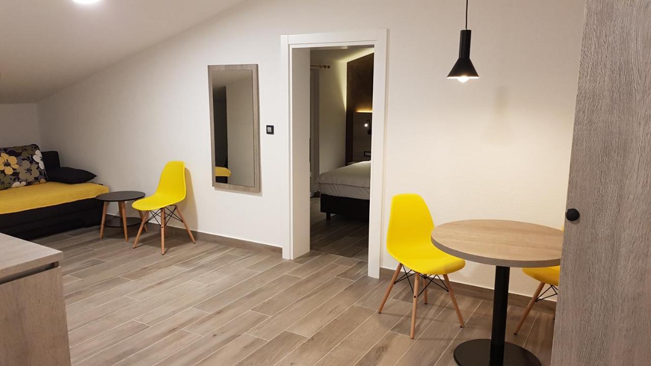 Premium Appartments Suha Punta Kampor Exteriör bild