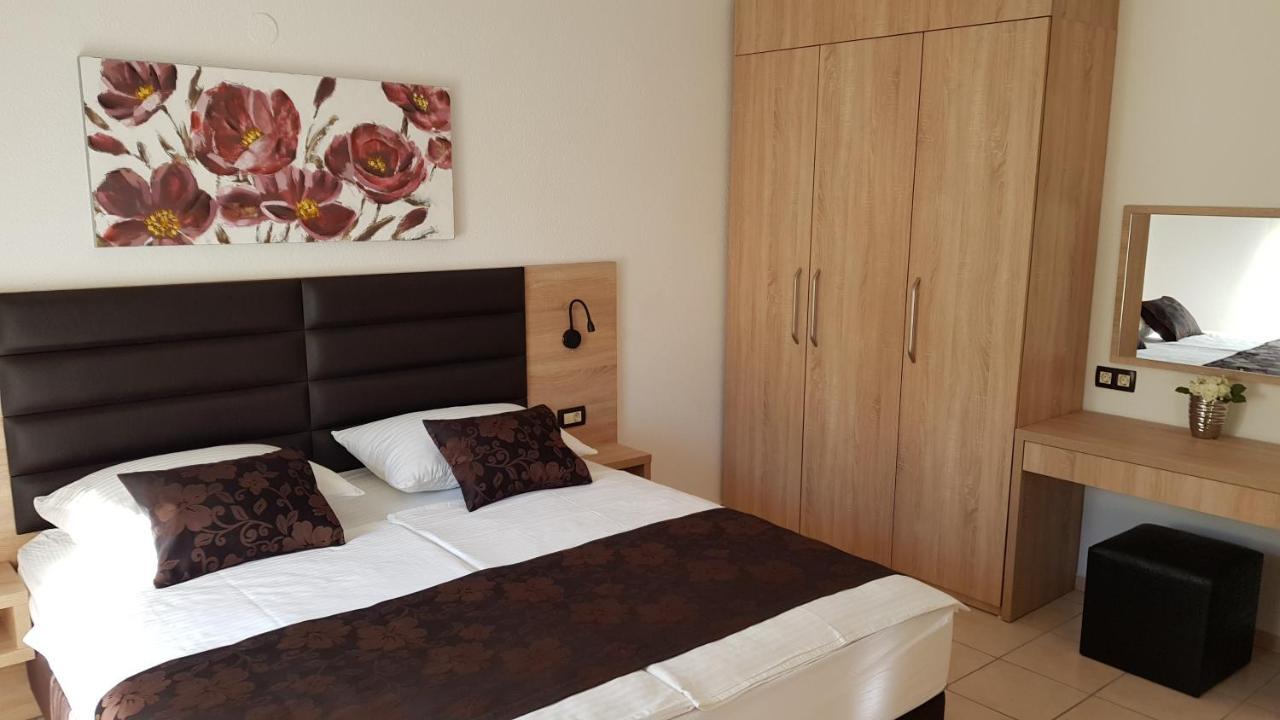 Premium Appartments Suha Punta Kampor Exteriör bild