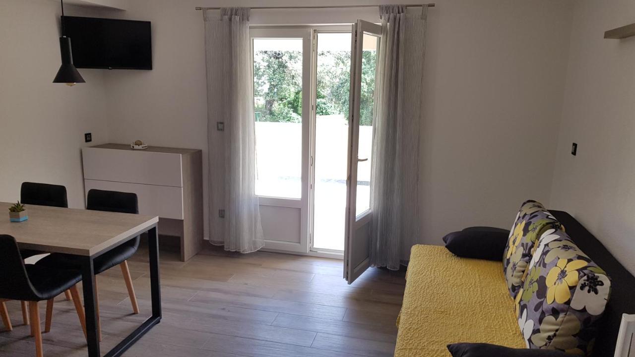 Premium Appartments Suha Punta Kampor Exteriör bild