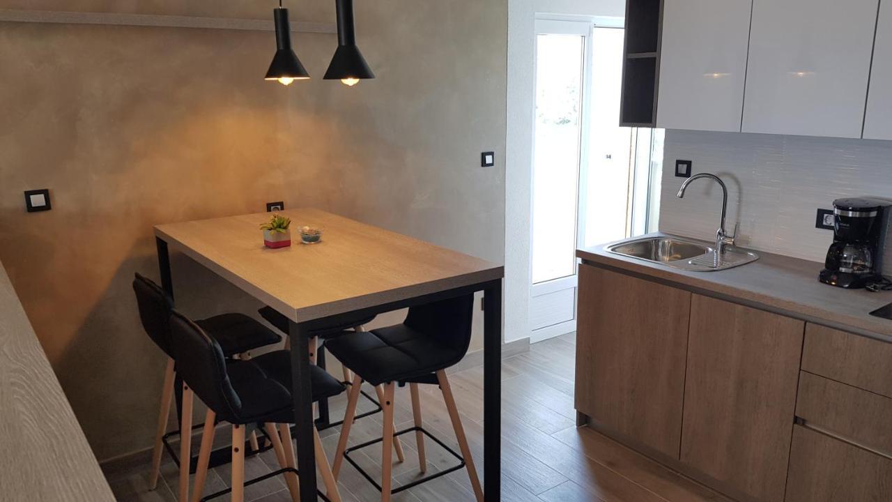Premium Appartments Suha Punta Kampor Exteriör bild